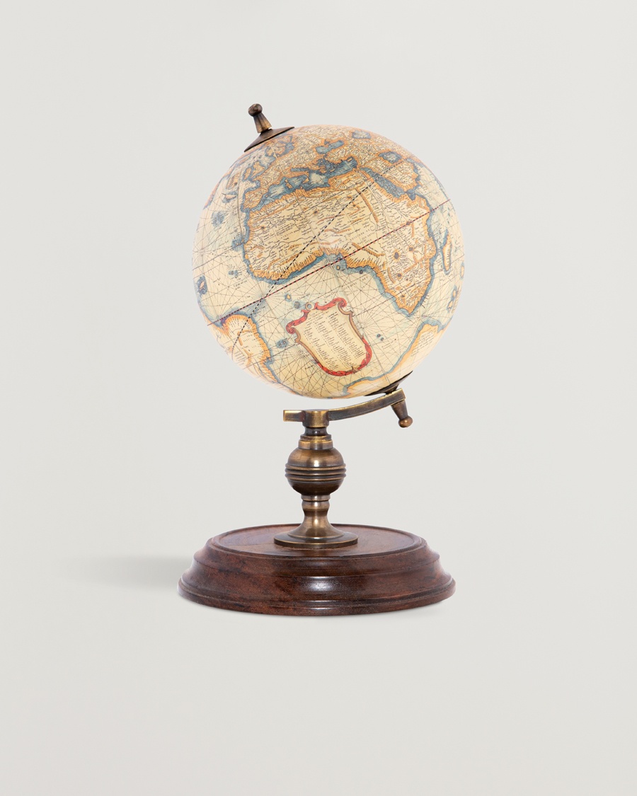 Homme | Pour La Maison | Authentic Models | Student Globe