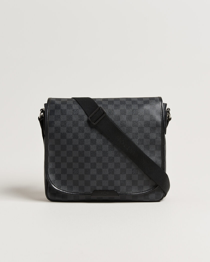 Louis Vuitton Pre-Owned Daniel MM Shoulder Bag Damier Graphite – Grijs