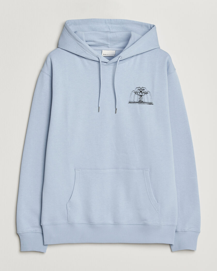 Drôle de Monsieur Fountain Printed Hoodie Light Blue – Bleu