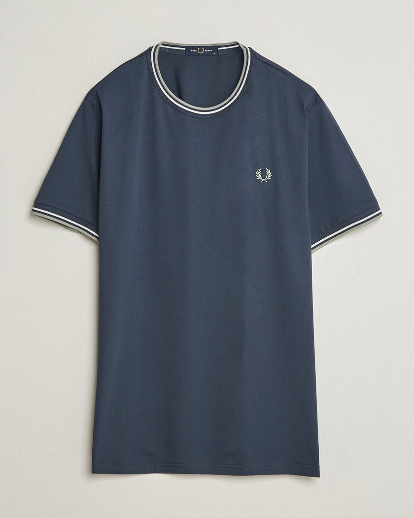 Fred Perry Twin Tipped T-Shirt Dark Airforce – Blauw