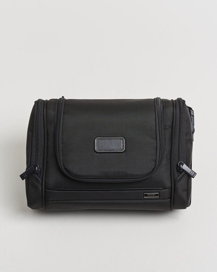 TUMI Alpha Hanging Travel Kit Black – Noir