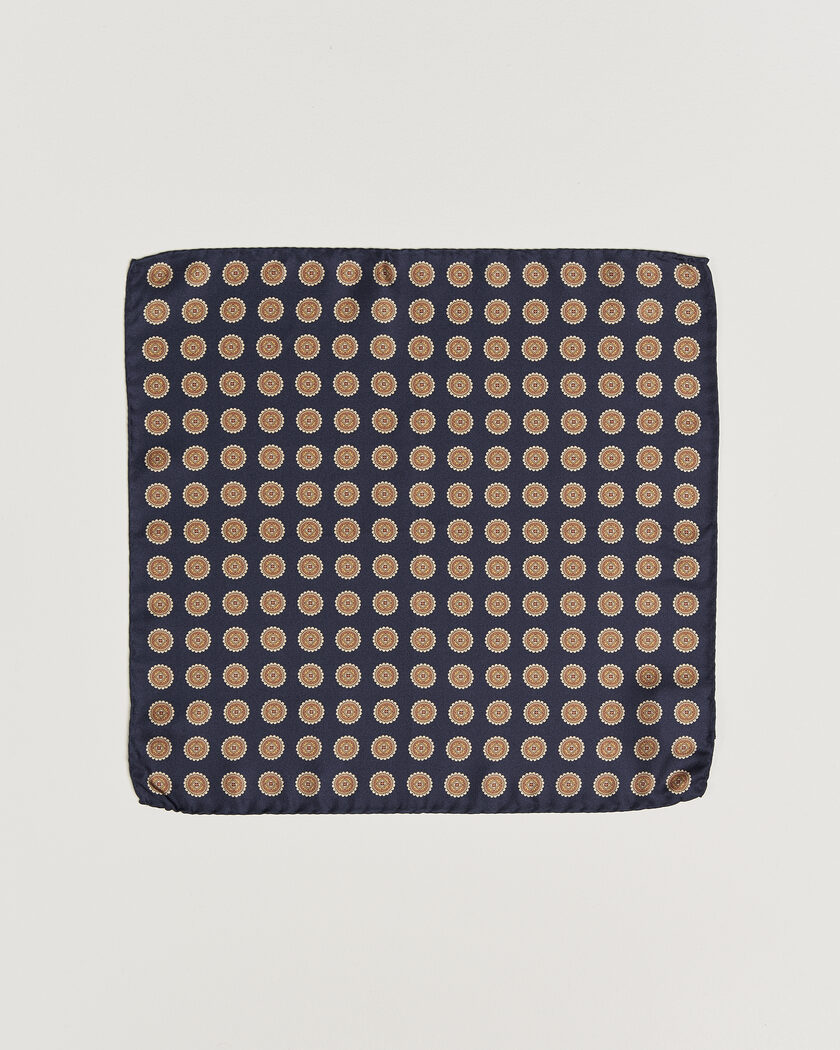 Amanda Christensen Silk Twill Medallion Pocket Square Navy – Blauw