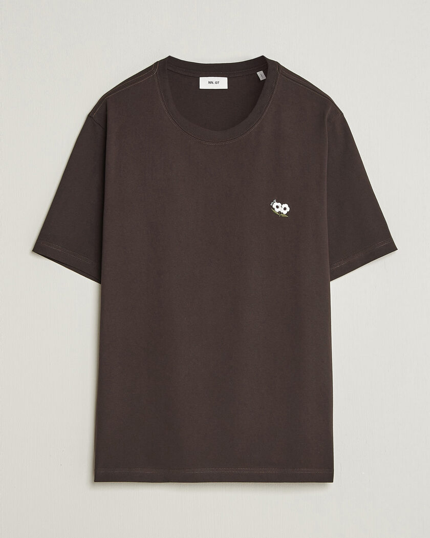 NN07 Jett Embroidered Crew Neck T-Shirt Deep Truffle – Marron