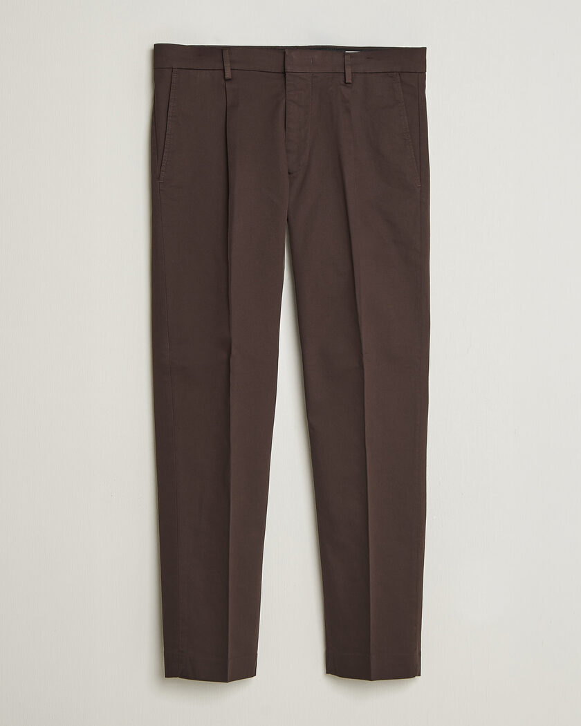 NN07 Bill Pleated Cotton Chinos Deep Truffle – Marron