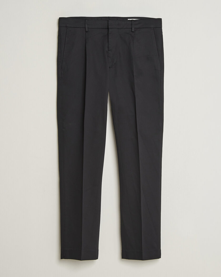 NN07 Bill Pleated Cotton Chinos Black – Noir