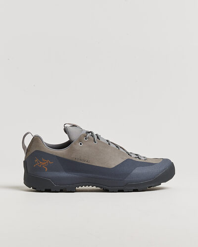 Grijs