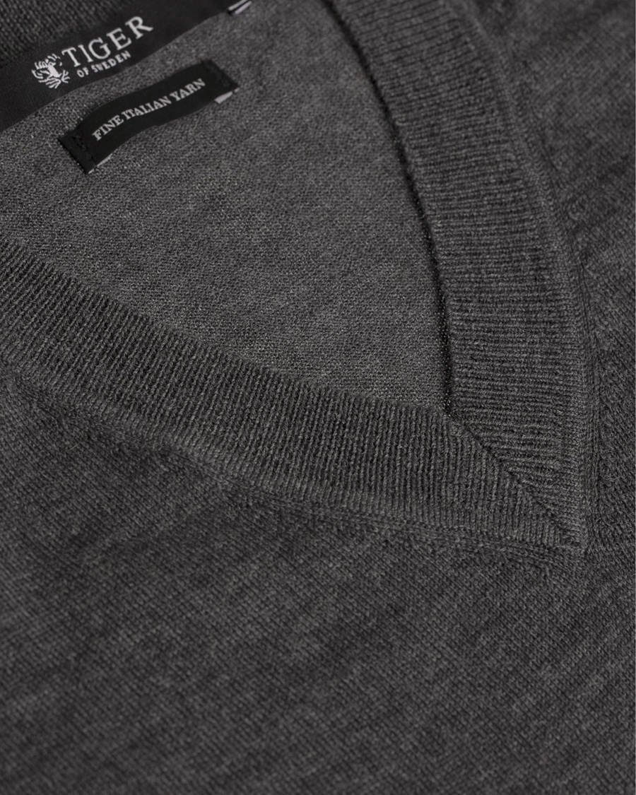 Heren | Truien | Tiger of Sweden | Harvard V-Neck Pullover Dark Grey