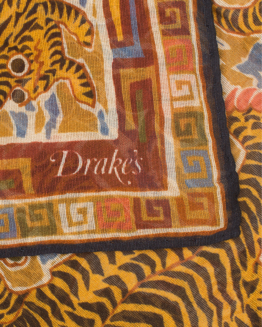 Homme | Drake's Cotton/Modal Tiger Printed Pocket Square Navy/Yellow | Drake's | Cotton/Modal Tiger Printed Pocket Square Navy/Yellow