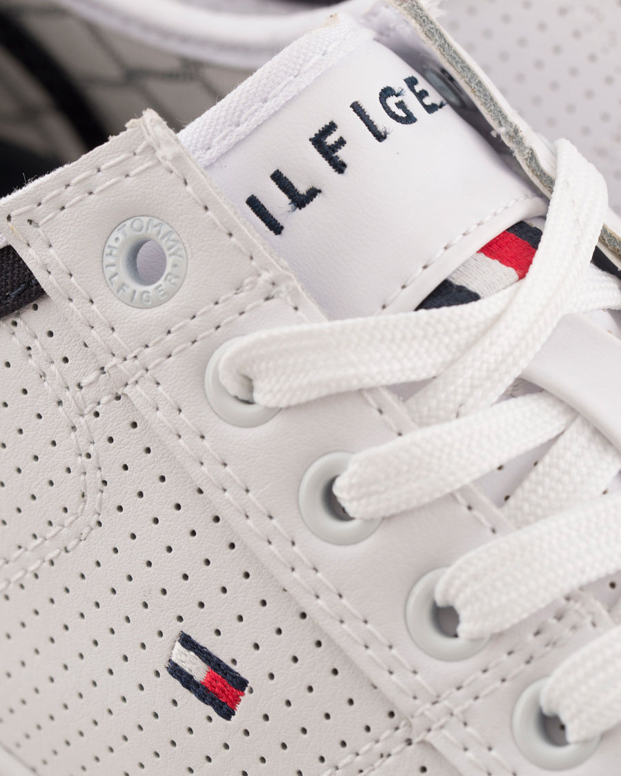 Homme | Tommy Hilfiger Harrington Leather Perforated Sneaker White | Tommy Hilfiger | Harrington Leather Perforated Sneaker White
