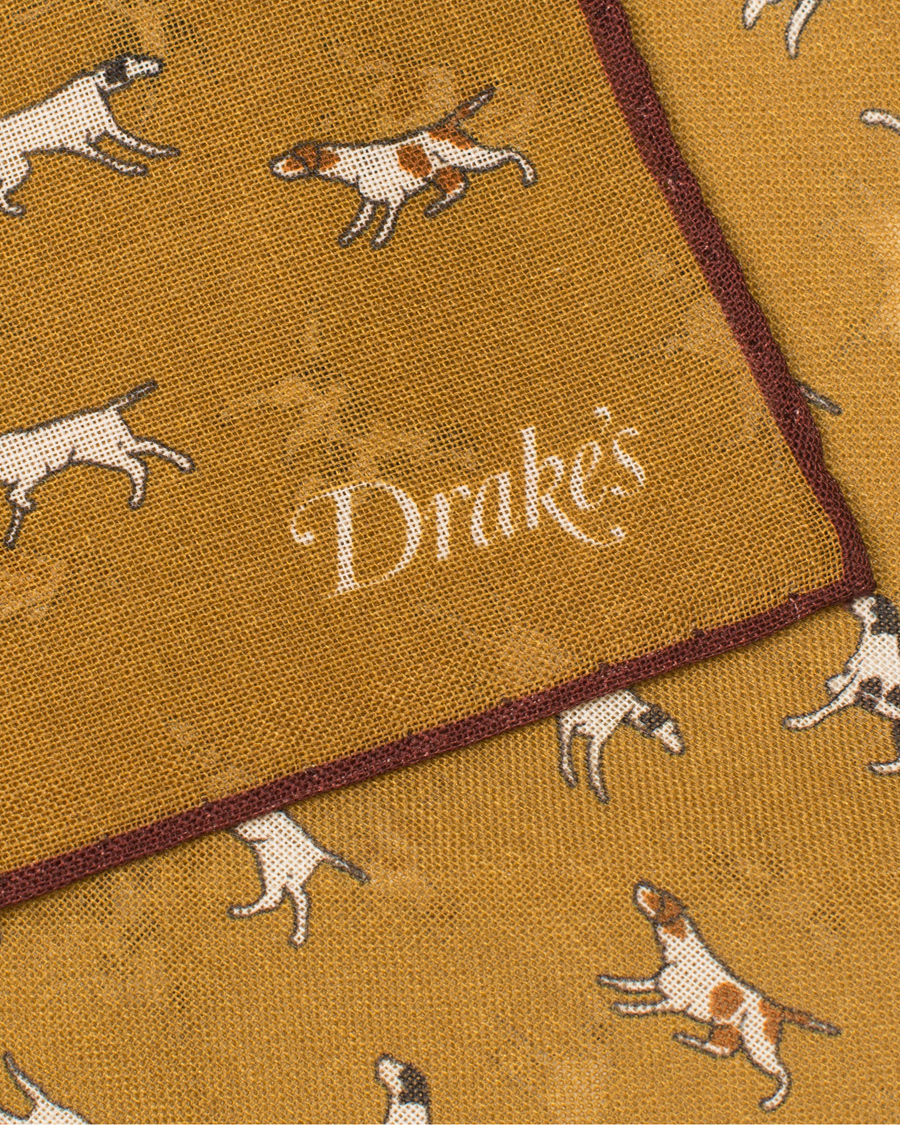 Homme | Drake's Wool/Silk Dogs Print Pocket Square Mustard | Drake's | Wool/Silk Dogs Print Pocket Square Mustard