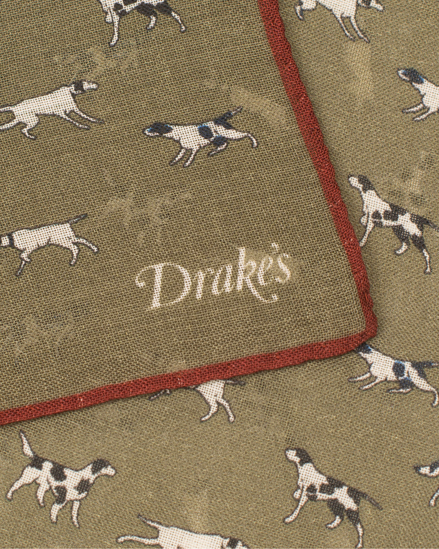 Homme | Drake's Wool/Silk Dogs Print Pocket Square Olive | Drake's | Wool/Silk Dogs Print Pocket Square Olive