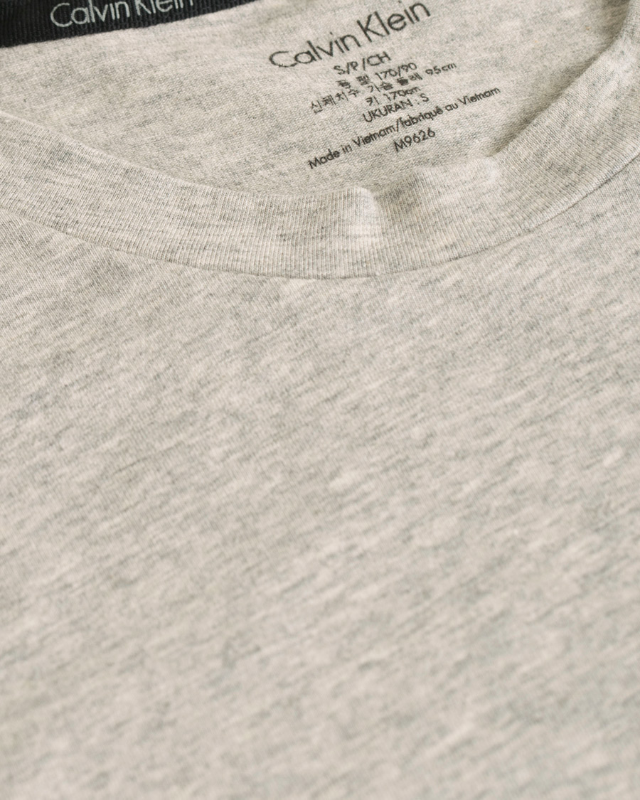 Homme | T-shirts | Calvin Klein | Jeans Logo Long Sleeve Crew Neck Tee Grey