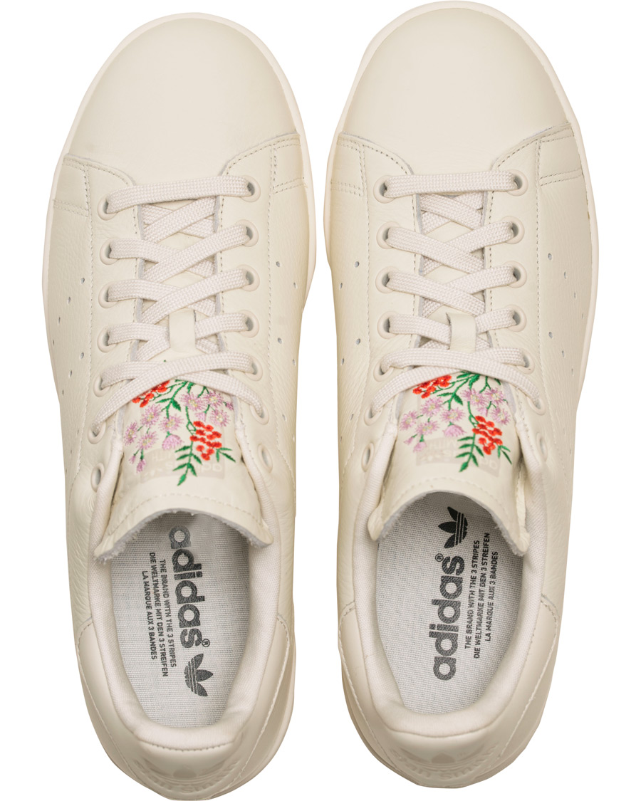 Homme | adidas Originals Stan Smith Embroidery Flower Sneaker White | adidas Originals | Stan Smith Embroidery Flower Sneaker White