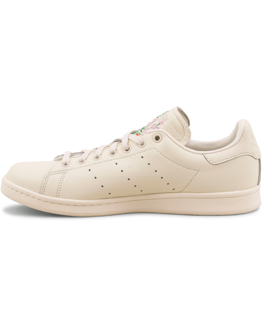 Homme | adidas Originals Stan Smith Embroidery Flower Sneaker White | adidas Originals | Stan Smith Embroidery Flower Sneaker White