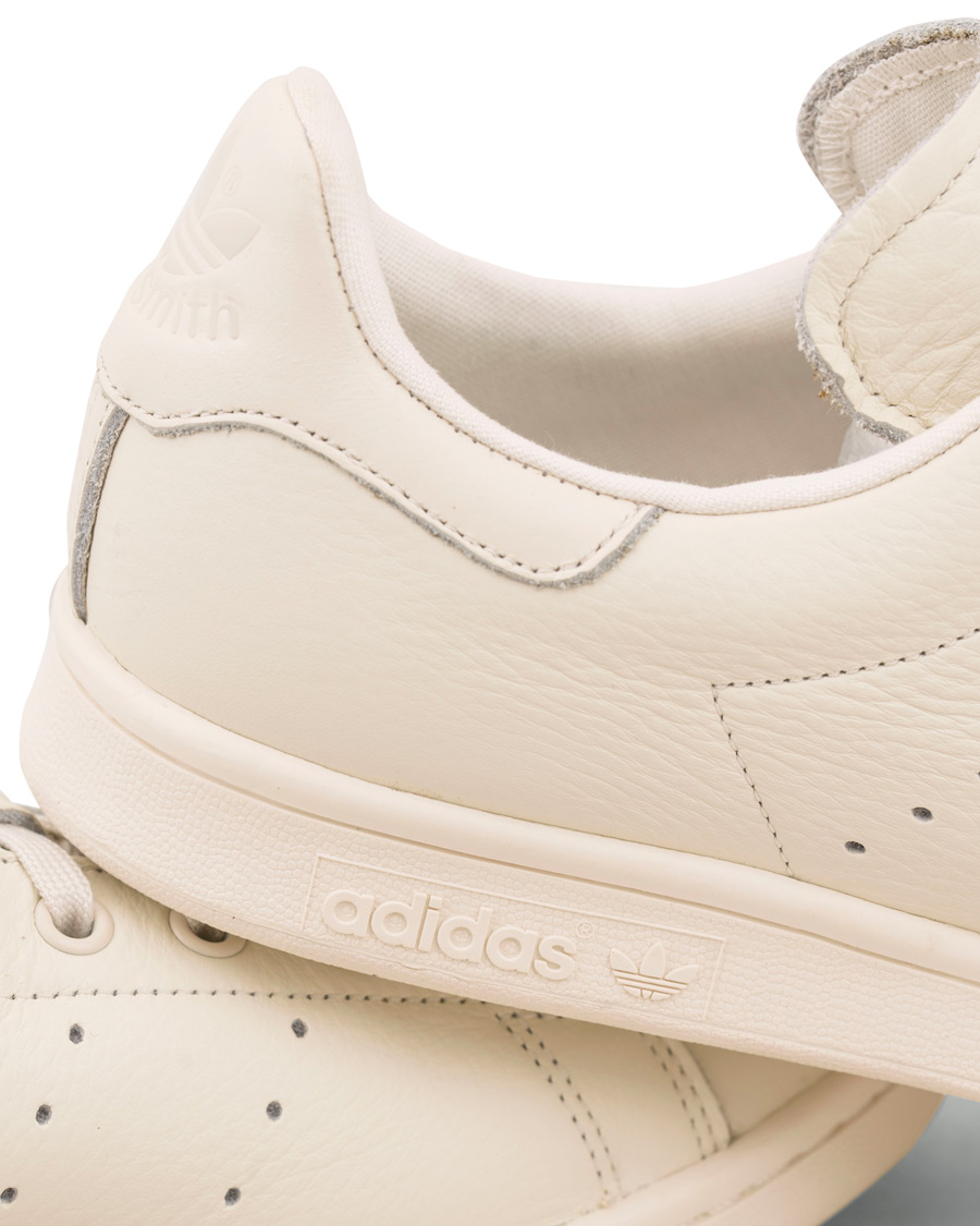 Homme | adidas Originals Stan Smith Embroidery Flower Sneaker White | adidas Originals | Stan Smith Embroidery Flower Sneaker White