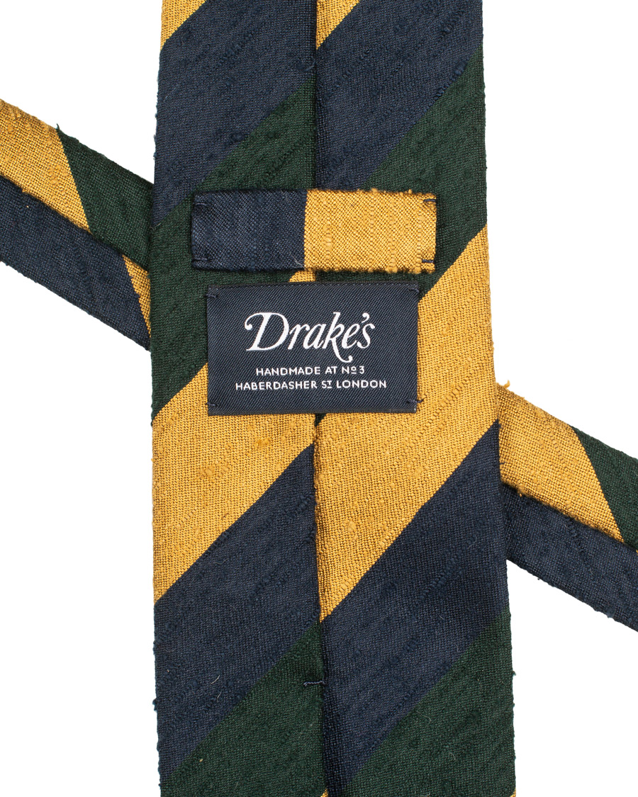 Homme | Drake's Shantung Silk Stripe Handrolled 8 cm Tie Green/Navy/Gold | Drake's | Shantung Silk Stripe Handrolled 8 cm Tie Green/Navy/Gold