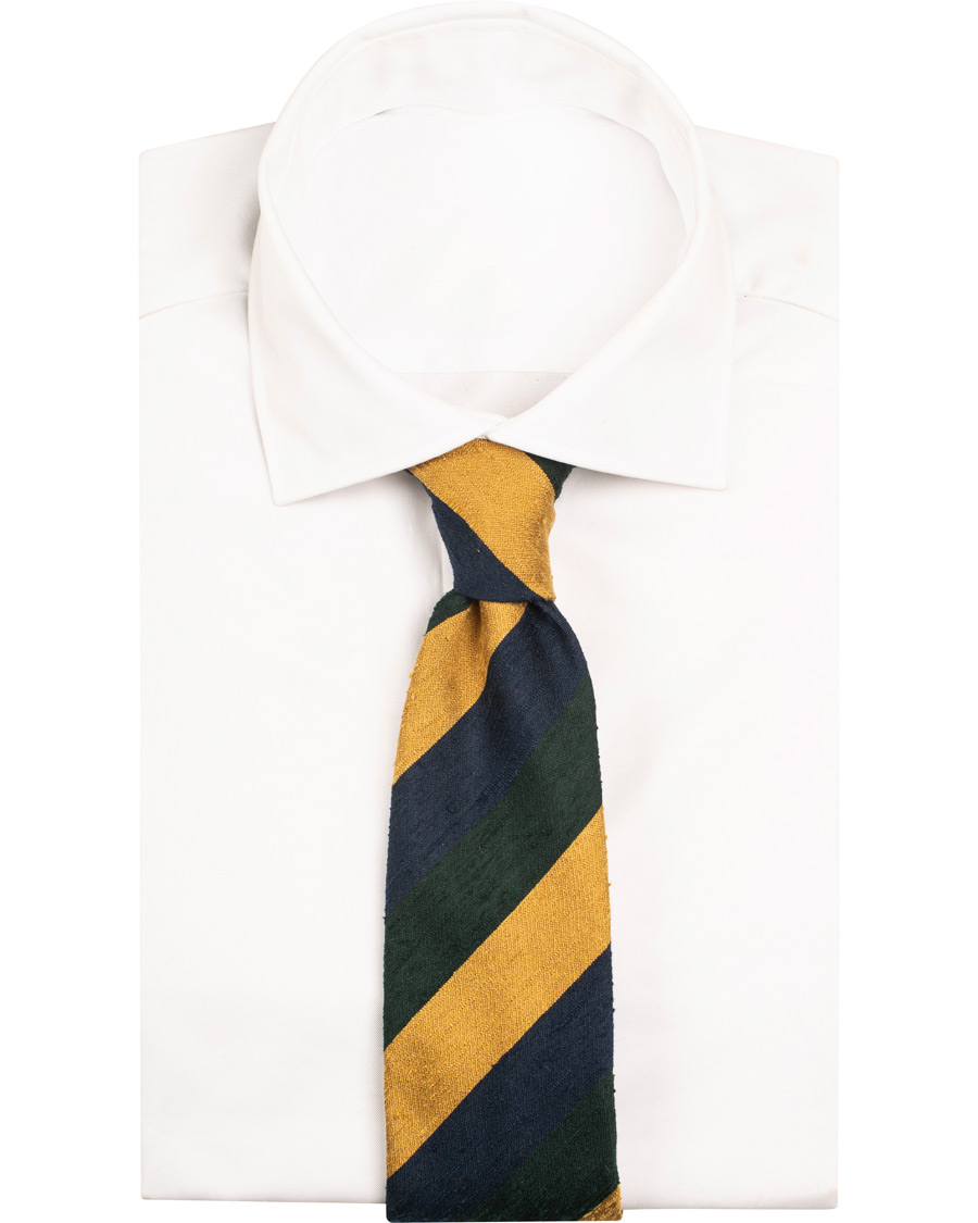 Homme | Drake's Shantung Silk Stripe Handrolled 8 cm Tie Green/Navy/Gold | Drake's | Shantung Silk Stripe Handrolled 8 cm Tie Green/Navy/Gold