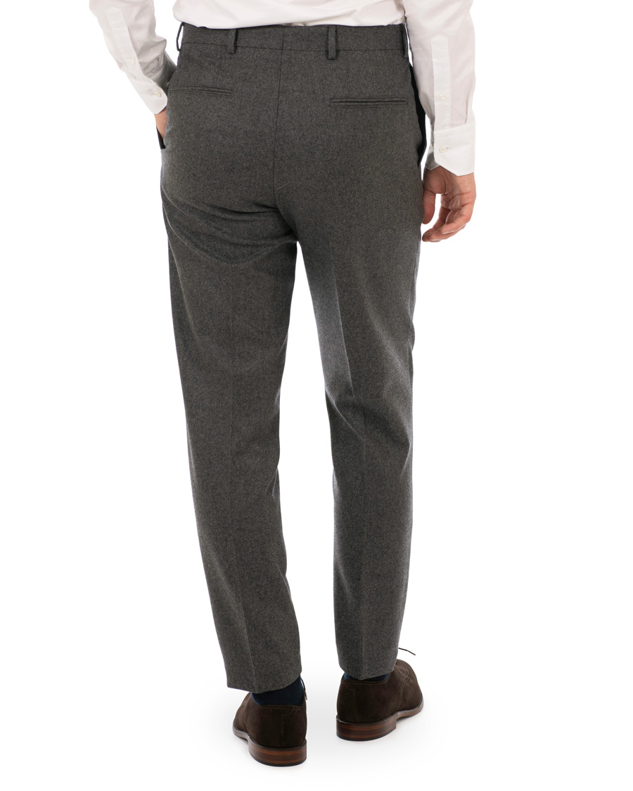 Homme | Pantalons | Oscar Jacobson | Delon Pleated Flannel Trousers Dark Grey