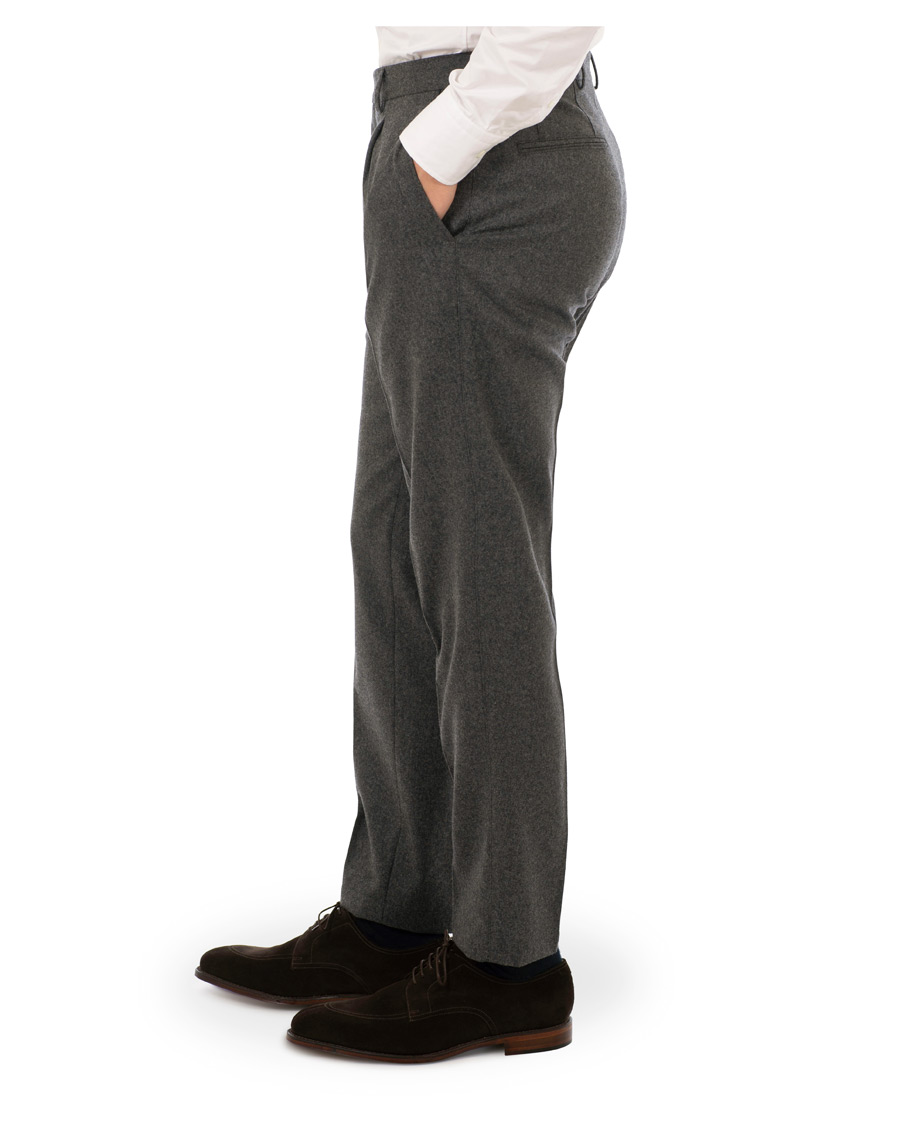 Homme | Pantalons | Oscar Jacobson | Delon Pleated Flannel Trousers Dark Grey