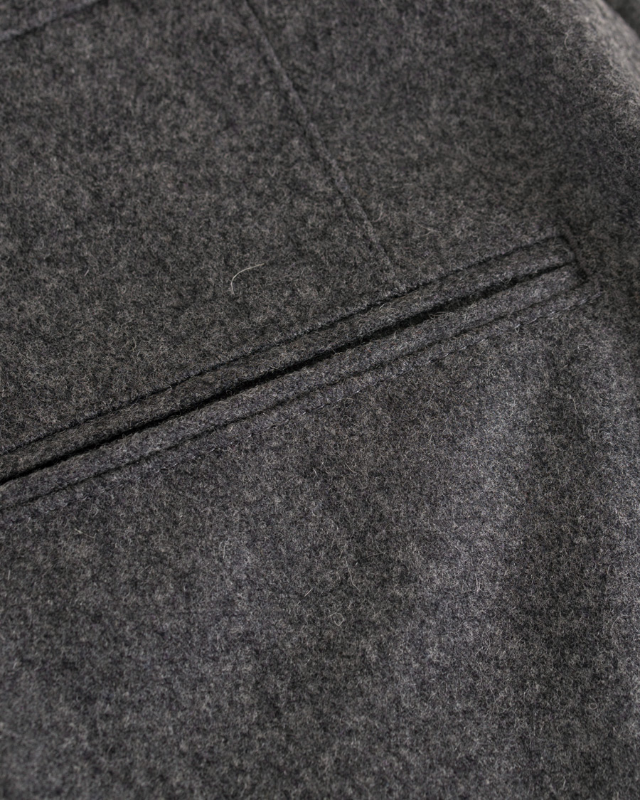 Homme | Pantalons | Oscar Jacobson | Delon Pleated Flannel Trousers Dark Grey