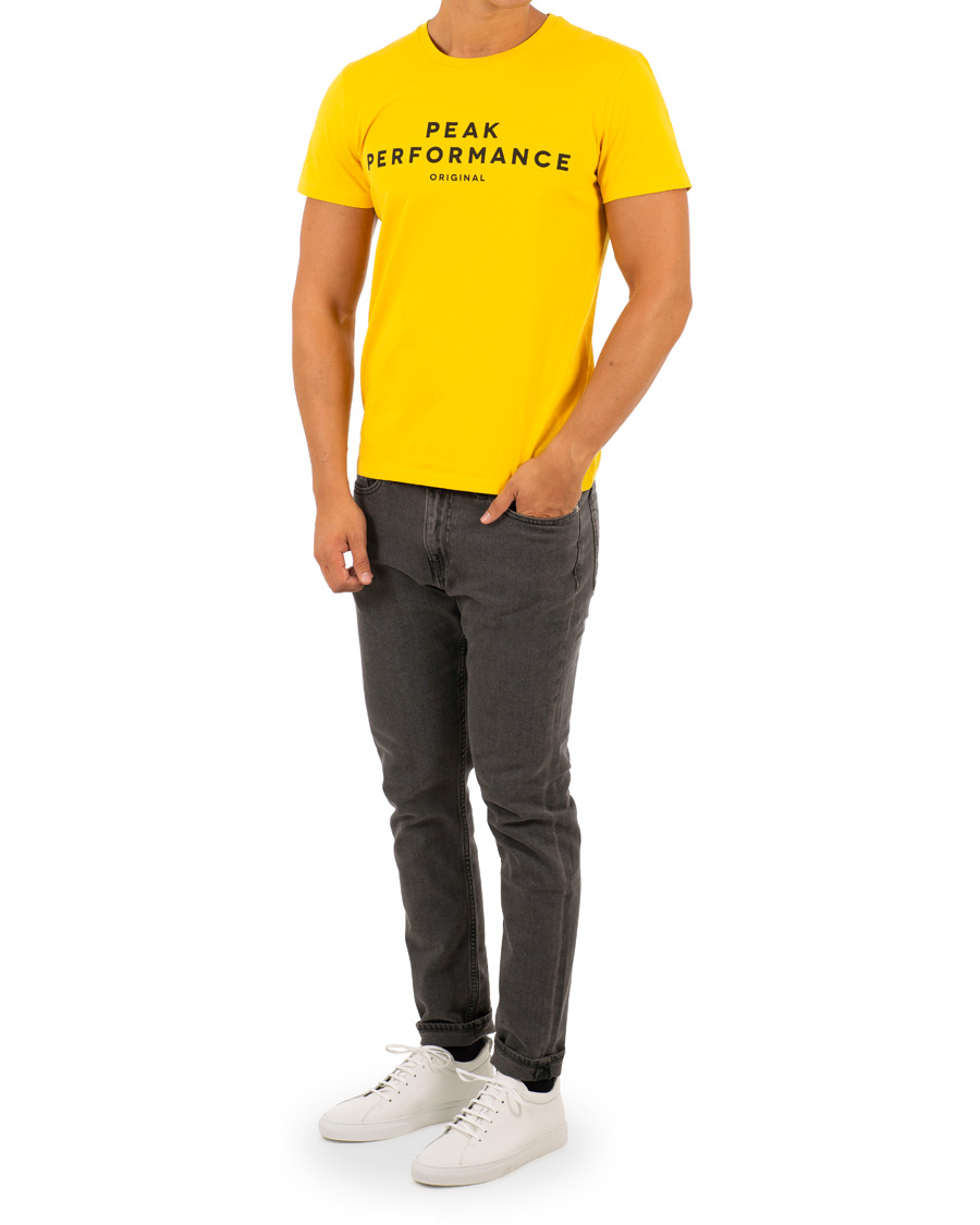 Homme | T-shirts | Peak Performance | Logo Crew Neck Tee Dessert Yellow