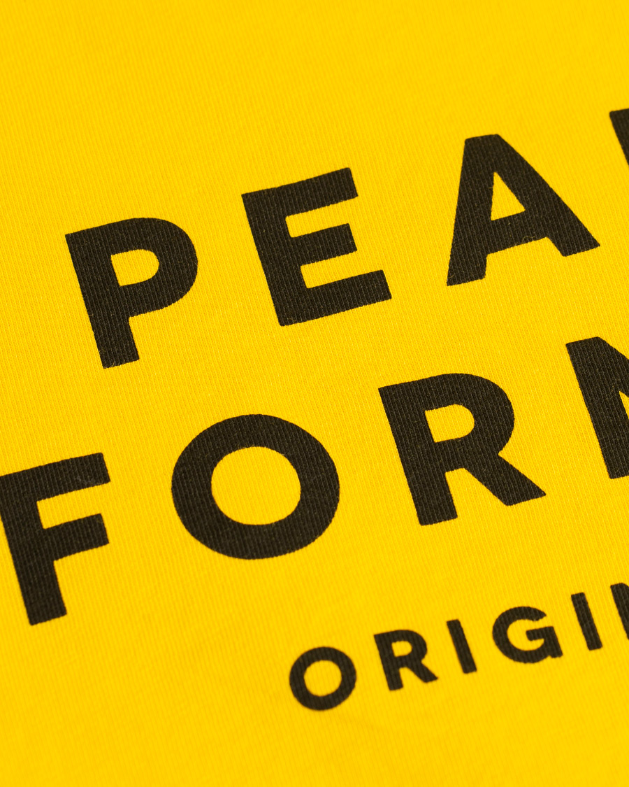Homme | T-shirts | Peak Performance | Logo Crew Neck Tee Dessert Yellow