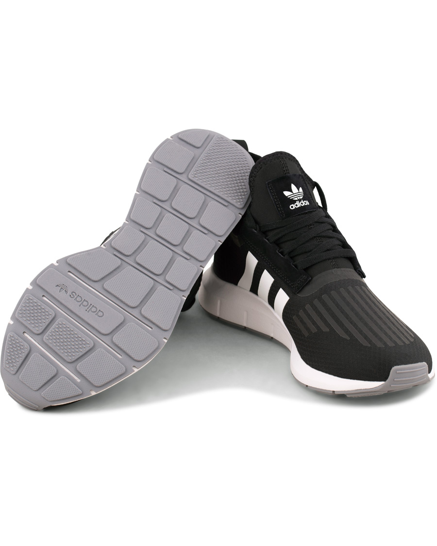 Homme | adidas Originals Swift Run Barrier Sneaker Core Black | adidas Originals | Swift Run Barrier Sneaker Core Black