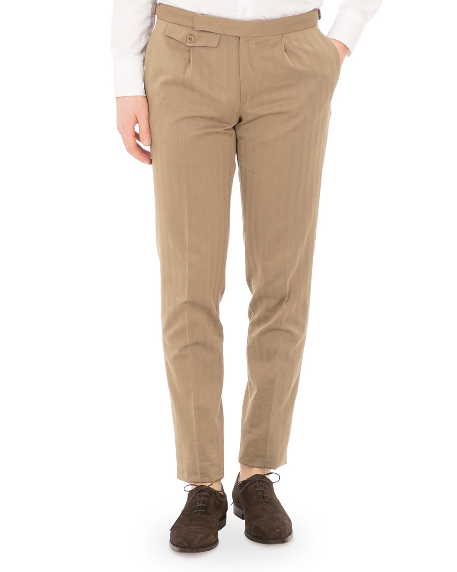 Homme | Pantalons | Incotex | Solaro High Waist Side Adjuster Pleated Chino Tobacco