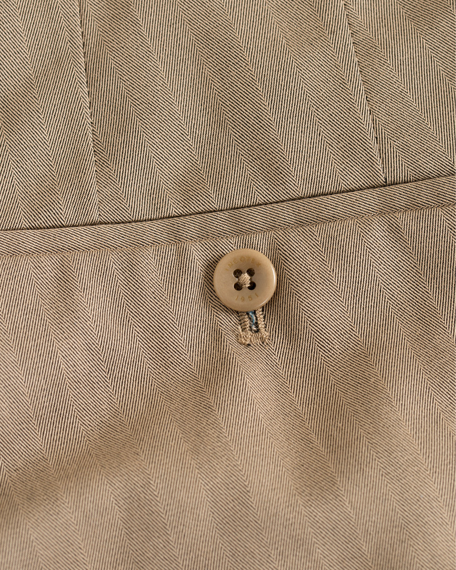 Homme | Pantalons | Incotex | Solaro High Waist Side Adjuster Pleated Chino Tobacco