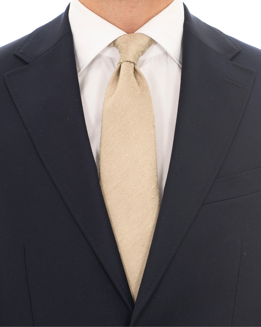 Homme | Drake's Hand Rolled Shantung Silk 8 cm Tie Beige | Drake's | Hand Rolled Shantung Silk 8 cm Tie Beige