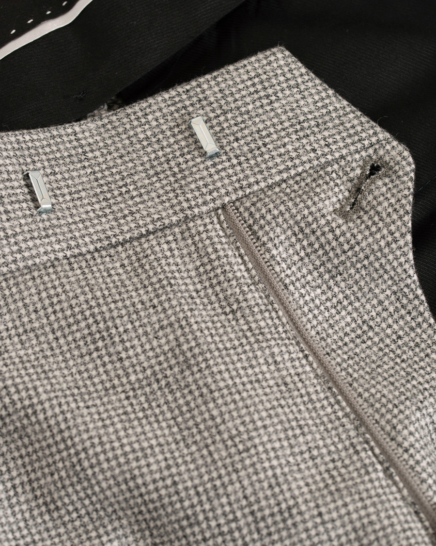 Homme | Pantalons | Tiger of Sweden | Tilman Houndstooth Turn Up Brushed Wool Trousers Grey