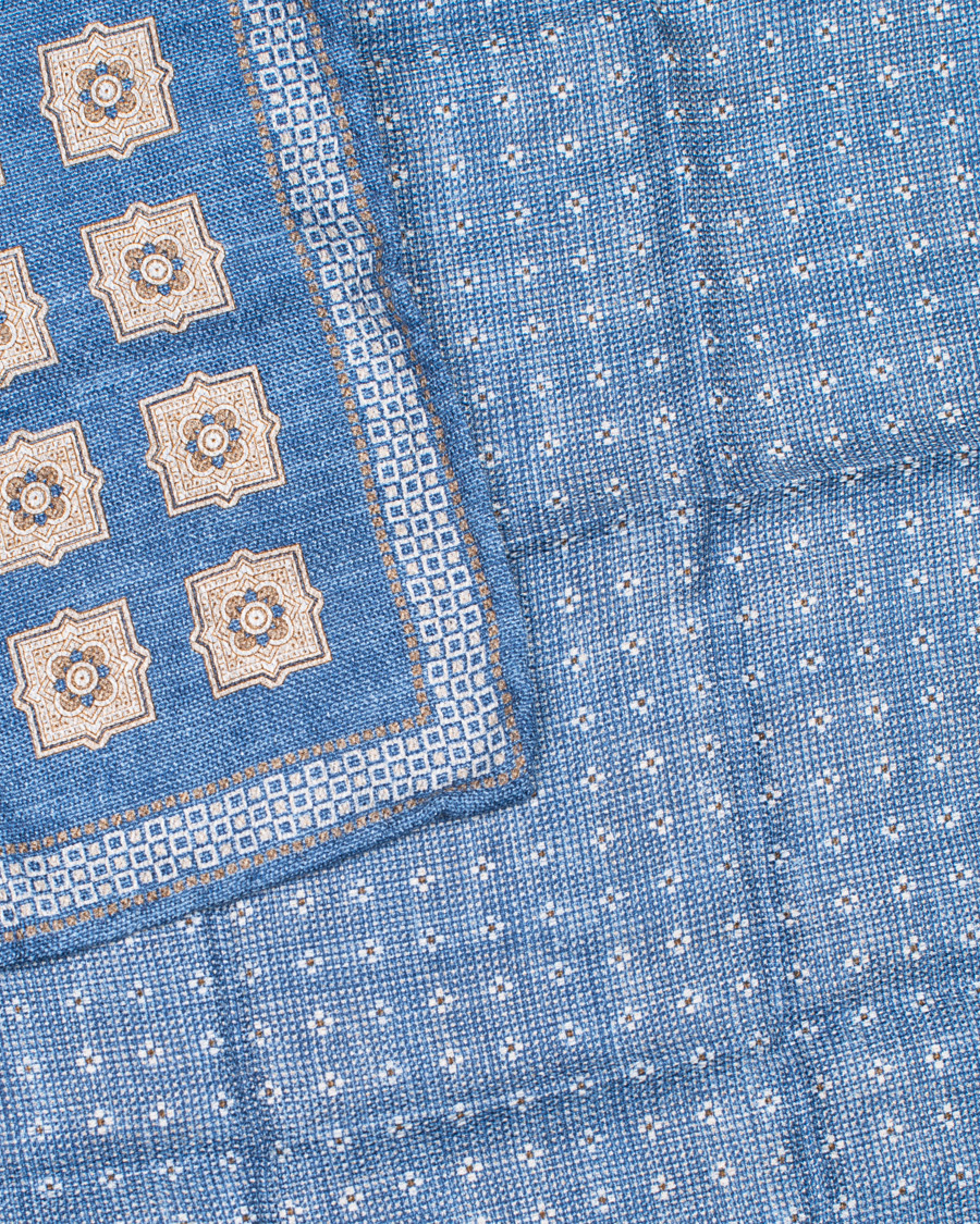 Homme | Brunello Cucinelli Medallion Print Pocket Square Blue/Brown | Brunello Cucinelli | Medallion Print Pocket Square Blue/Brown