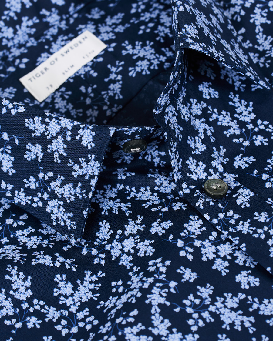 Homme | Chemises | Tiger of Sweden | Ferene Printed Flower Shirt Navy