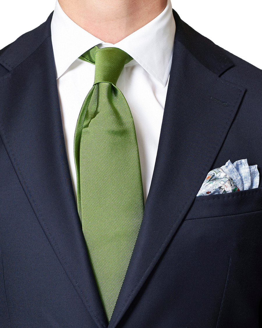 Homme | Amanda Christensen Silk Twill Printed Pocket Square Navy | Amanda Christensen | Silk Twill Printed Pocket Square Navy