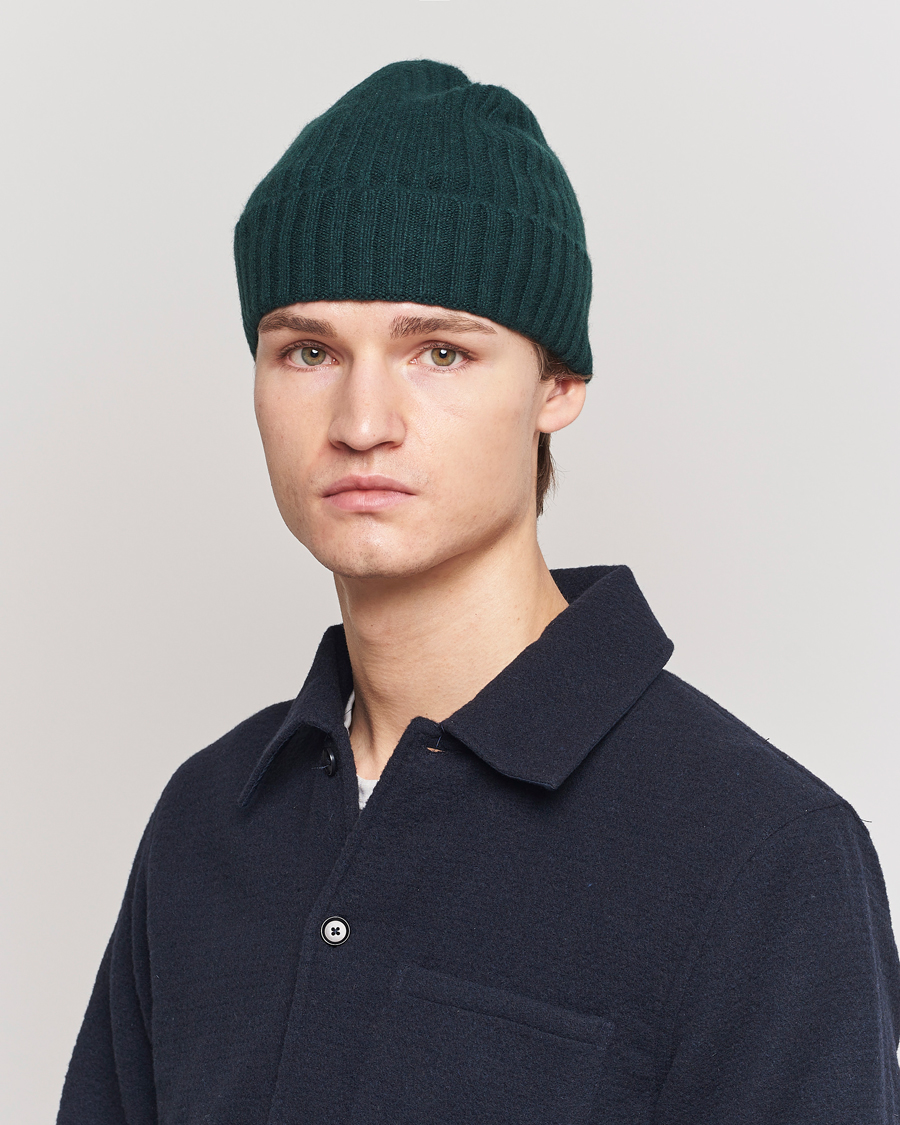 Homme | Amanda Christensen Rib Knitted Cashmere Cap Bottle Green | Amanda Christensen | Rib Knitted Cashmere Cap Bottle Green