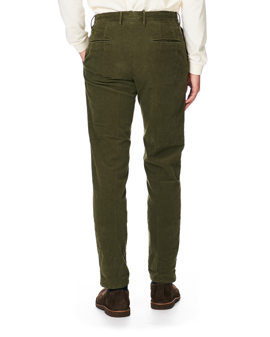 Homme | Pantalons | Incotex | Slim Fit Pleated Whalecord Pants Green