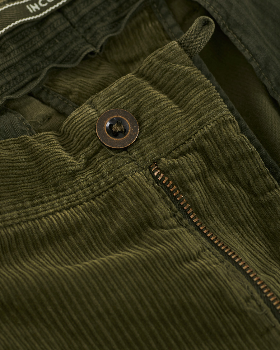 Homme | Pantalons | Incotex | Slim Fit Pleated Whalecord Pants Green