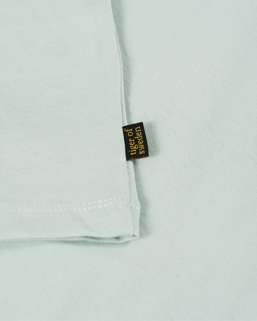 Homme | T-shirts | Tiger of Sweden Jeans | Fleek Crew Neck Tee Frosty Green