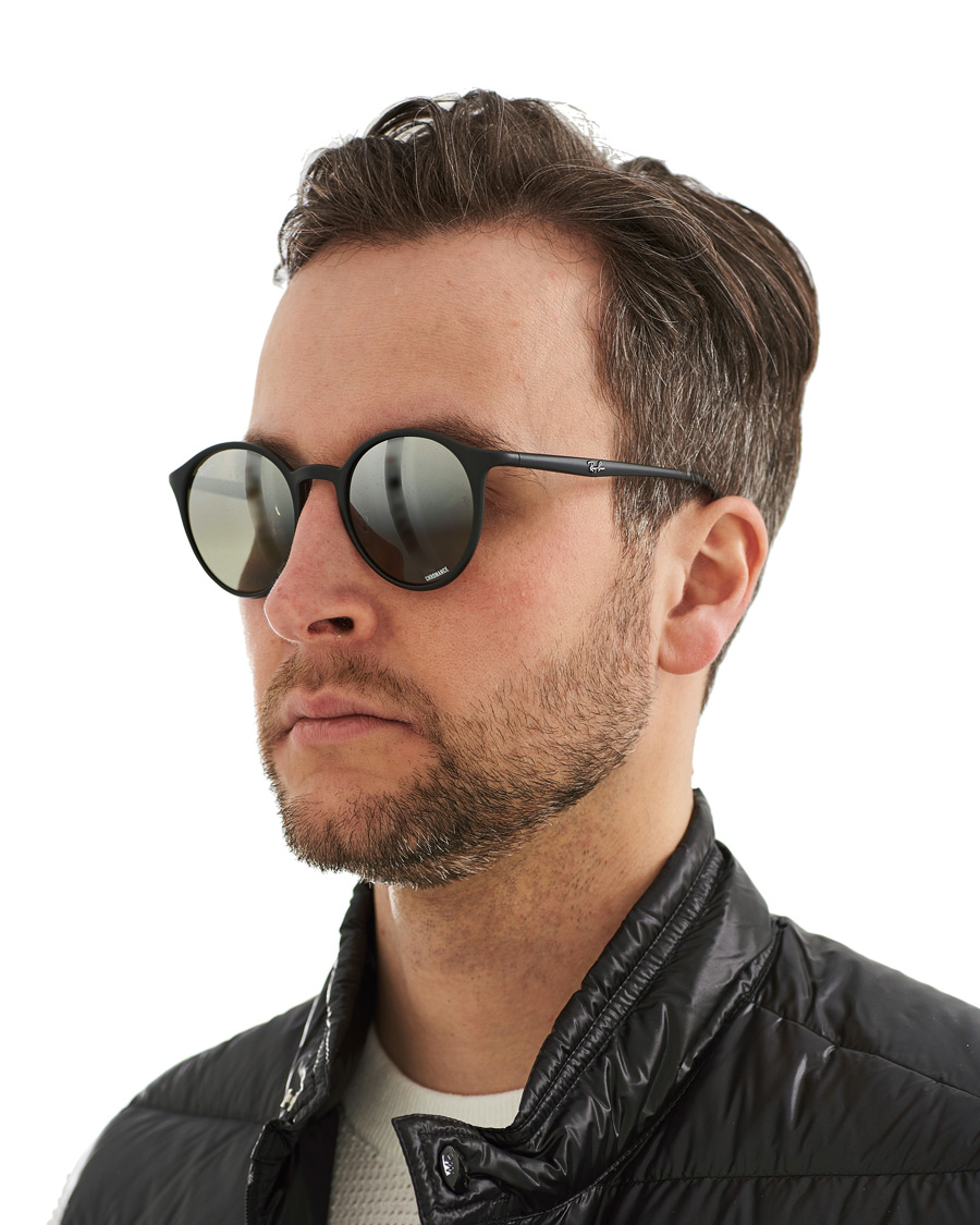 Homme | Ray-Ban RB4336CH Round Sunglasses Matte Black | Ray-Ban | RB4336CH Round Sunglasses Matte Black