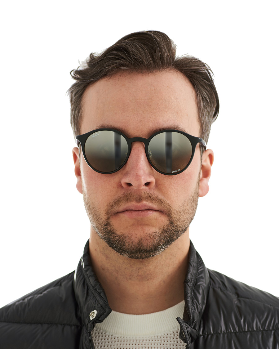 Homme | Ray-Ban RB4336CH Round Sunglasses Matte Black | Ray-Ban | RB4336CH Round Sunglasses Matte Black
