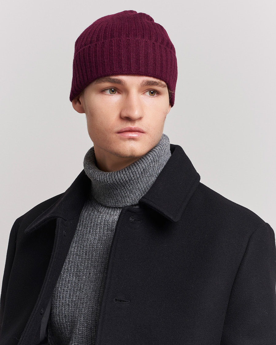 Homme | Amanda Christensen Rib Knitted Cashmere Cap Bordeaux | Amanda Christensen | Rib Knitted Cashmere Cap Bordeaux