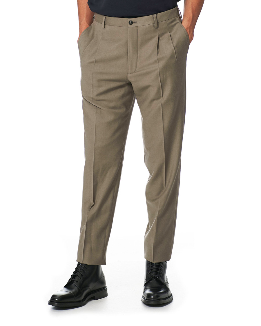 Homme | Pantalons | Giorgio Armani | Tapered Wool Flannel Trousers Light Grey