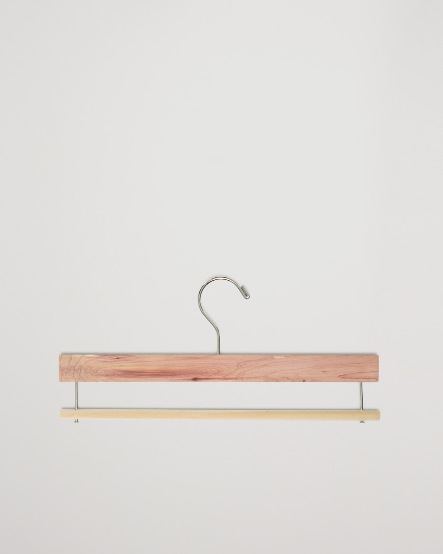 Homme | Care with Carl 2-Pack Cedar Wood Trouser Hanger | Care with Carl | 2-Pack Cedar Wood Trouser Hanger