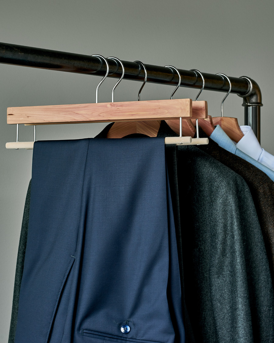 Homme | Care with Carl 5-Pack Cedar Wood Trouser Hanger | Care with Carl | 5-Pack Cedar Wood Trouser Hanger