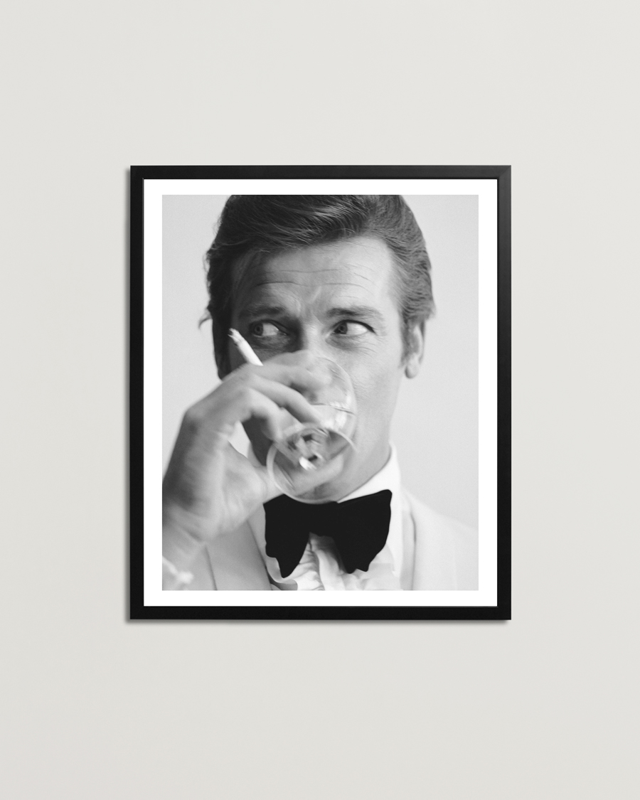 Heren | Posters | Sonic Editions | Framed Roger Moore Shaken Not Stirred