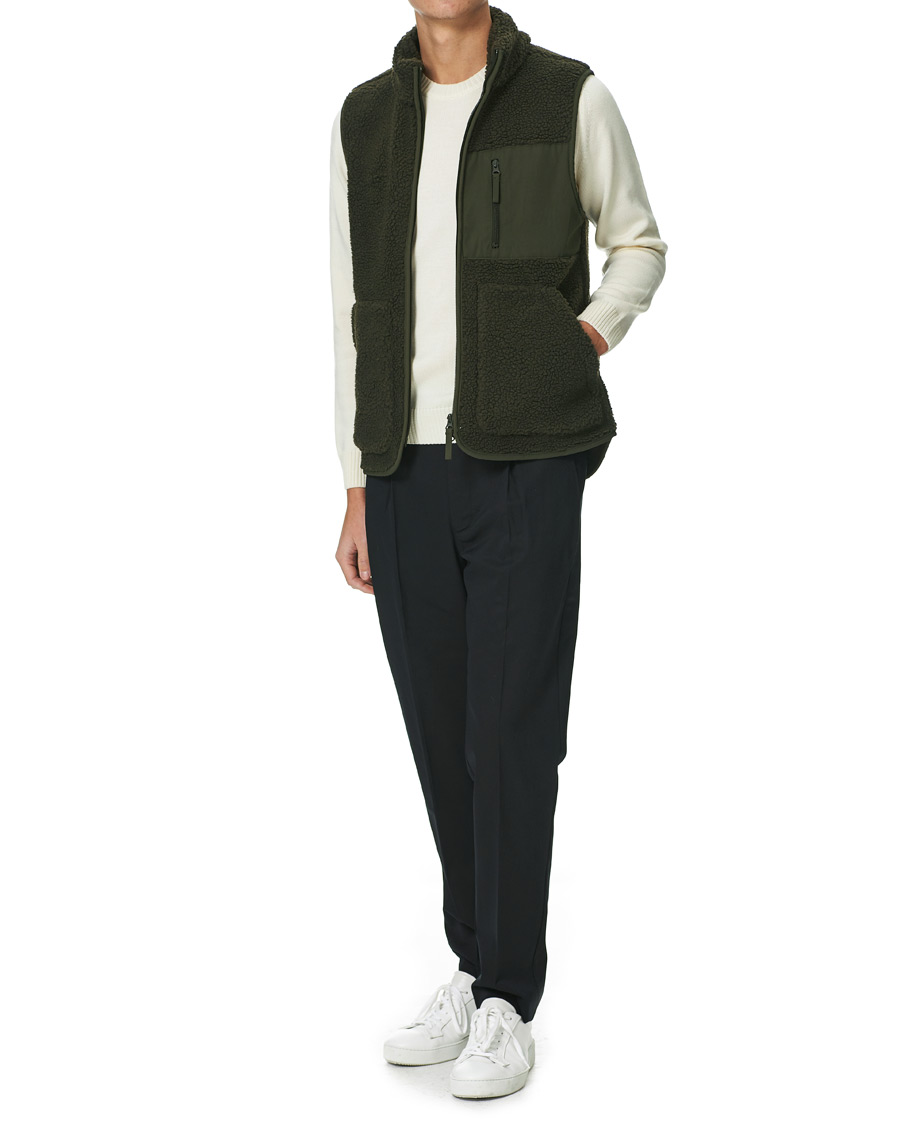 Heren | Truien | A Day's March | Arvån Recycled Fleece Vest Olive