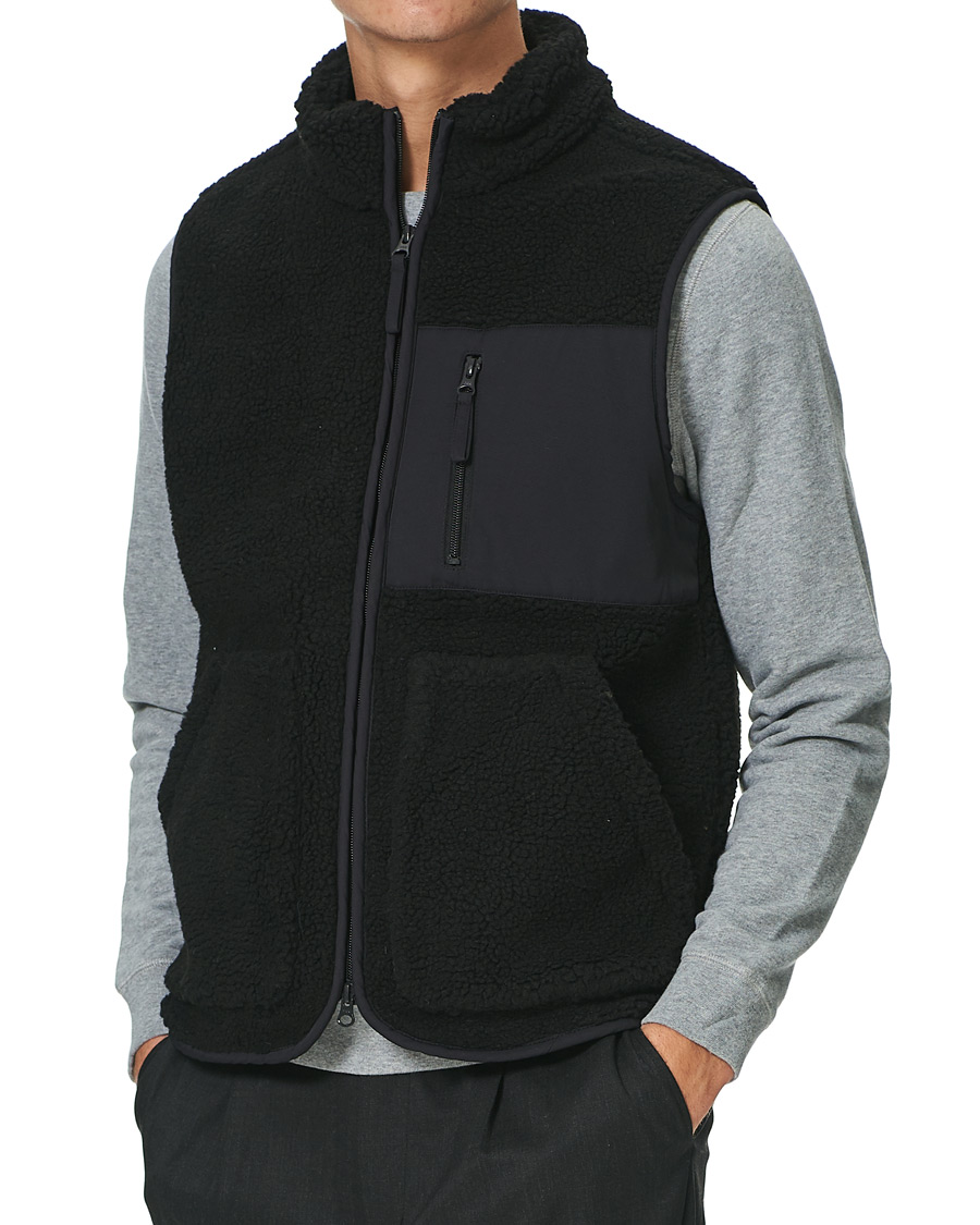 Heren | Truien | A Day's March | Arvån Recycled Fleece Vest Black