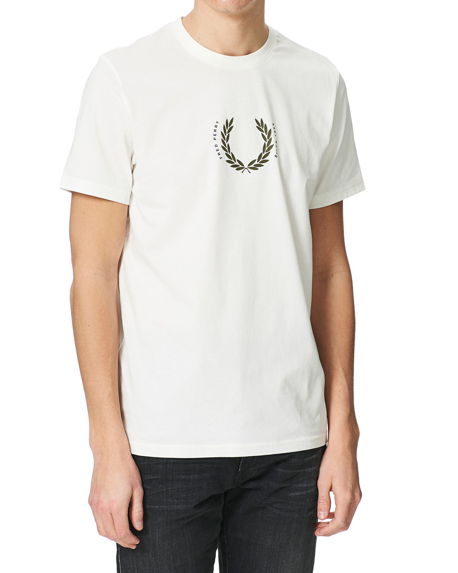 Heren | T-shirts | Fred Perry | Laurel Wreath Tee Snow White