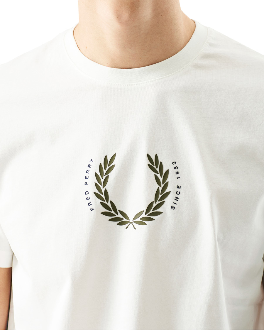 Heren | T-shirts | Fred Perry | Laurel Wreath Tee Snow White