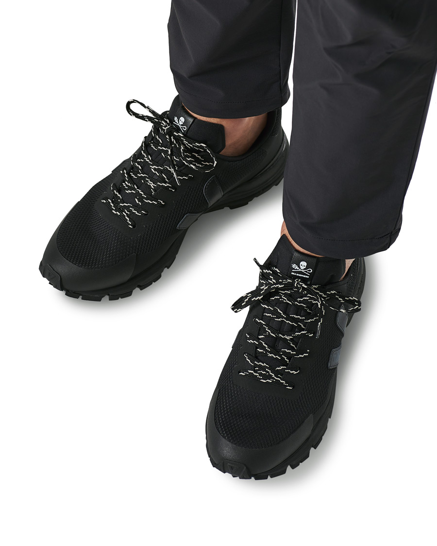Homme | Veja VEJA X Sea Shepherd Dekkan Vibram Running Sneaker Black | Veja | X Sea Shepherd Dekkan Vibram Running Sneaker Black